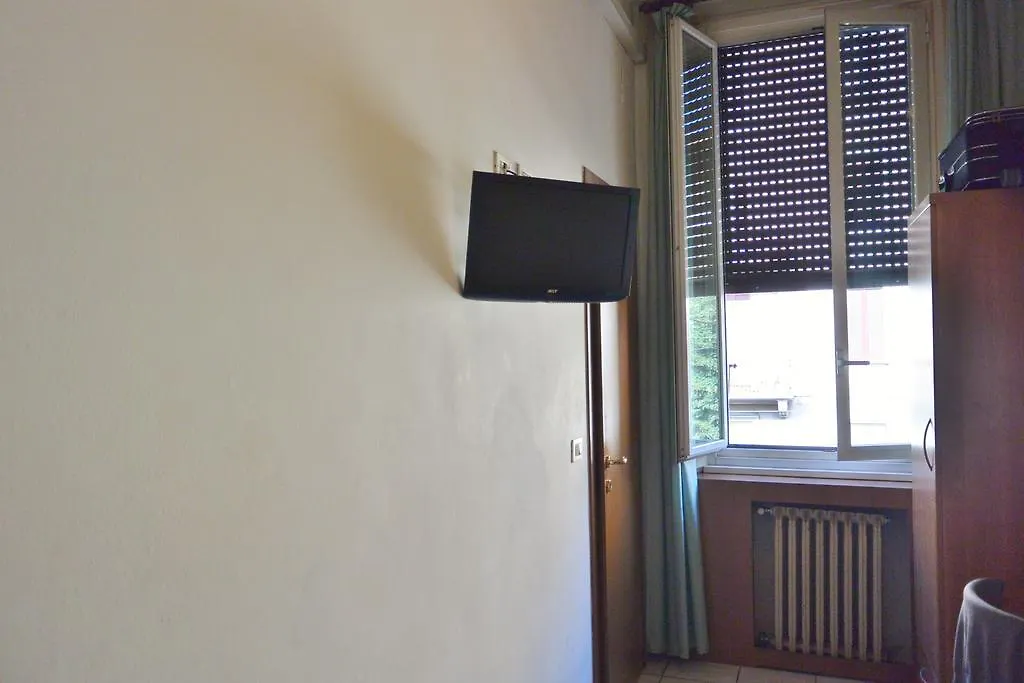 Hotel Oriente Milan 0*,  Italy